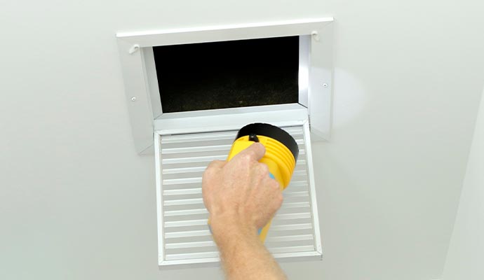 Inspecting air duct using LED flashlight